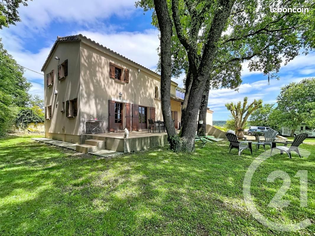 Maison 6 pièces 177 m² · à Saint-Marcel-de-Careiret · 177 m² · 585 000 €