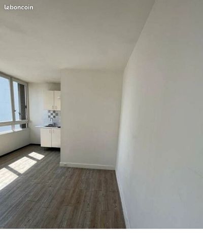 Studio 1 pièce 28 m²