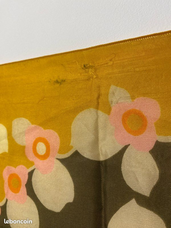 Carré de soie motif année 70 vintage 64x64 cm (image 7)