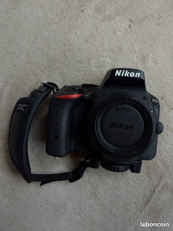 Réflex Numérique Nikon D5500 + AF-S DX Nikkor 18-55mm + Carte mémoire