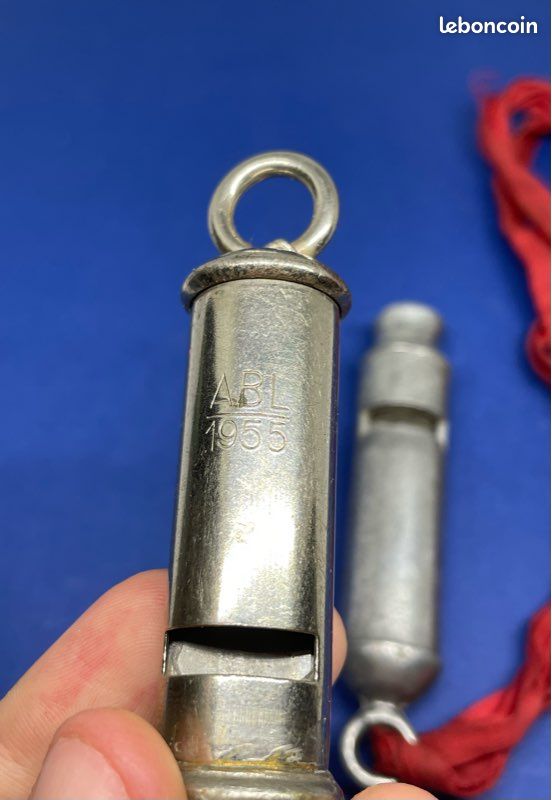 Ancien Sifflet Militaire Police H.W.C. – Laiton – Fabriqué à Taïwan