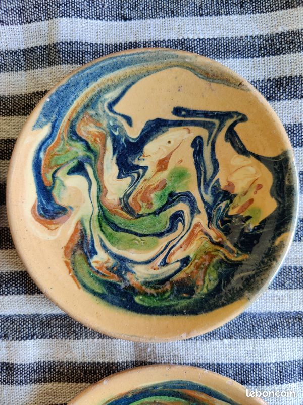 Lot de 4 petites assiettes en terre cuite et décor jaspé (image 5)