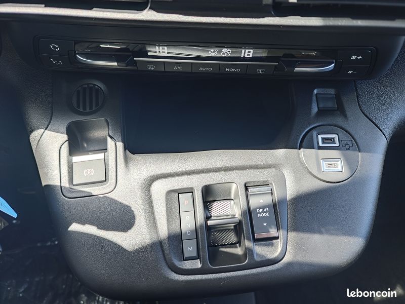 Citroën Berlingo III 1.5 BLUEHDI 130 EAT8 PLUS N1 (image 17)