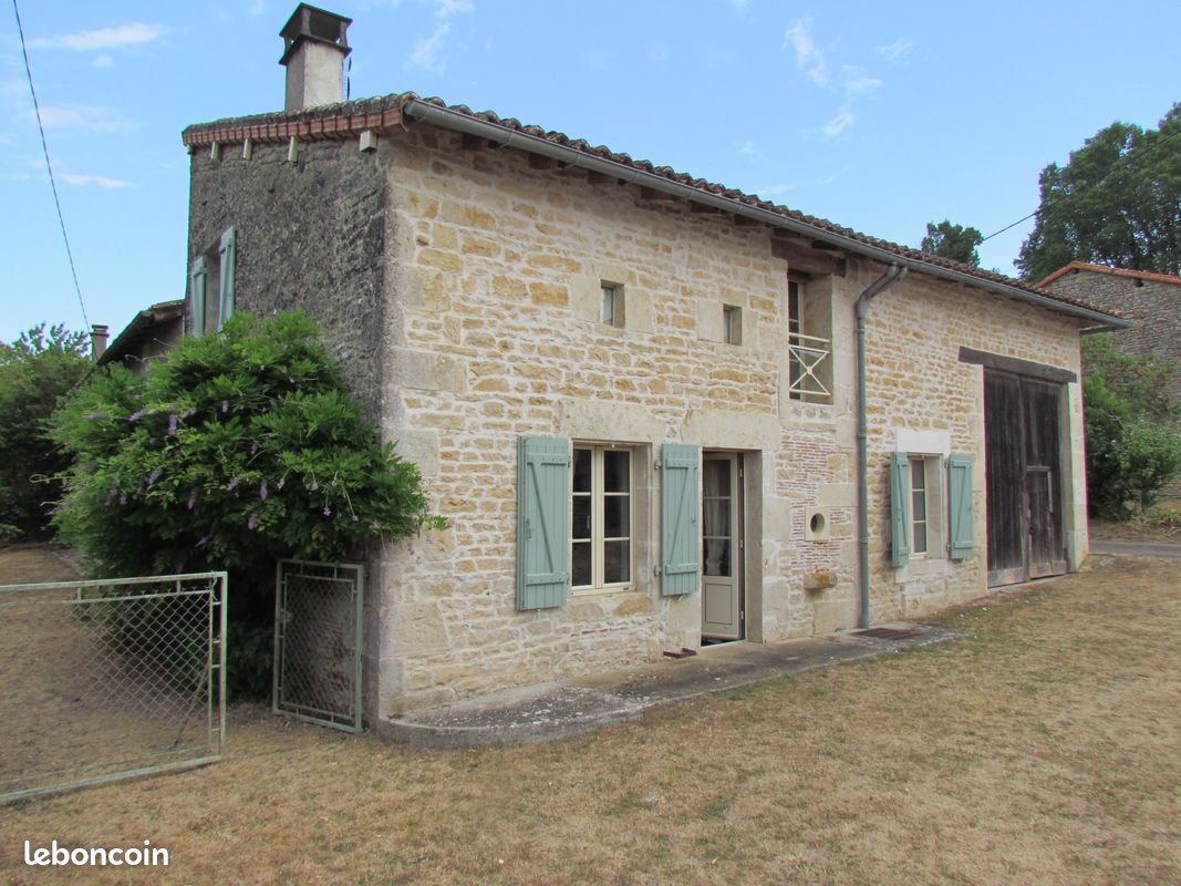 Maison 8 pièces 188 m² · à Chassiecq · 188 m² · 165 000 €