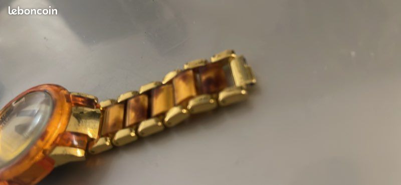 Montre femme Michael Khors dorée avec bracelet et détails en écaille de tortue (image 3)