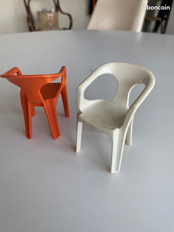 Lot De 4 Mini Chaises Fauteuils Stamp - Modèles Réduits Beige Plastique - 4 Cm