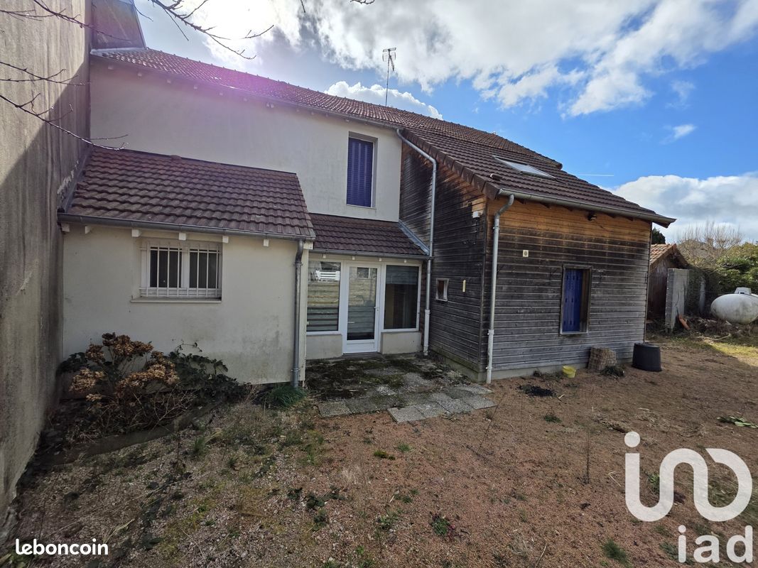 Maison 9 pièces 145 m² · à Le Mayet-de-Montagne · 145 m² · 133 000 €