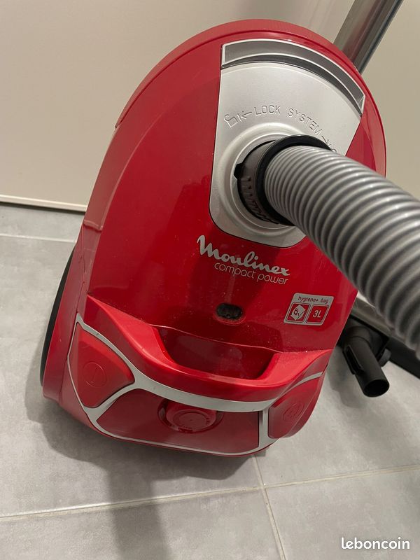Aspirateur traineau moulinex Électroménager