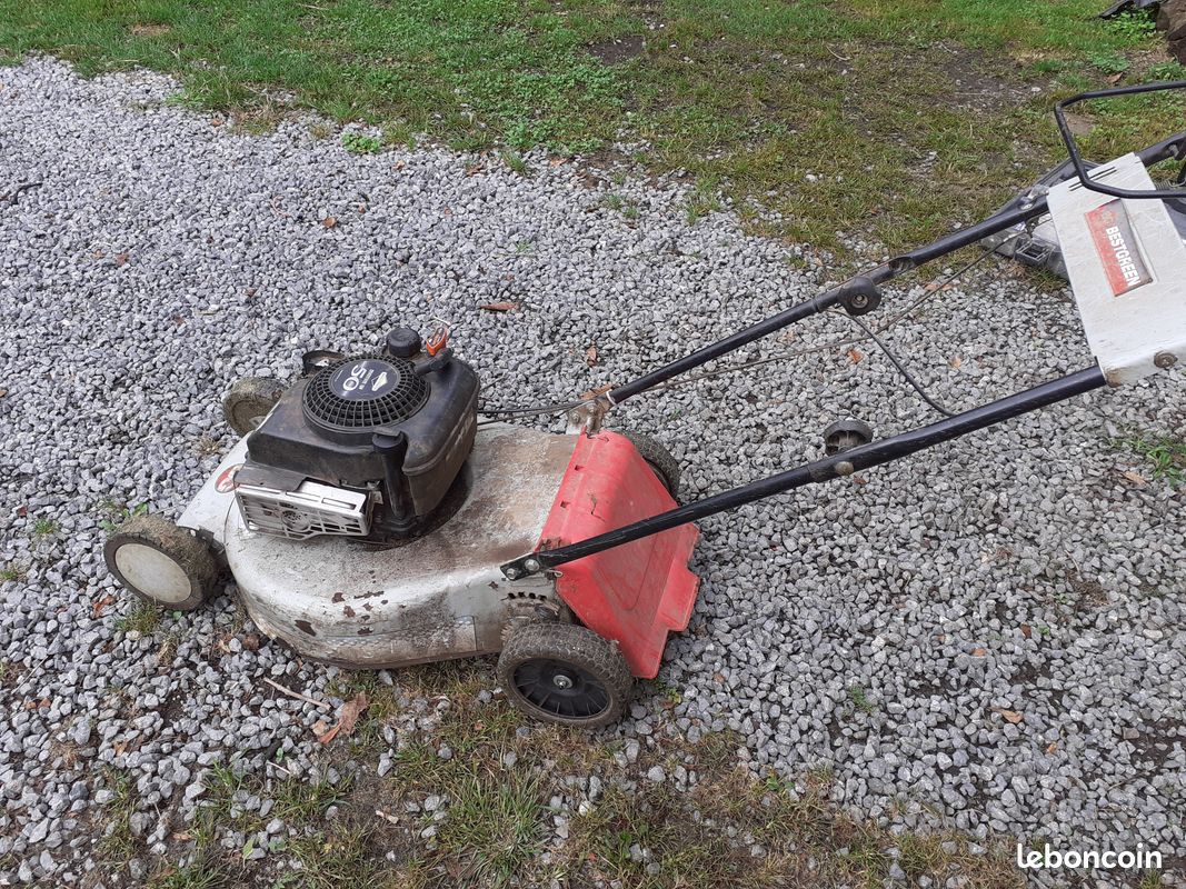 Tondeuse autoportée (image 1)