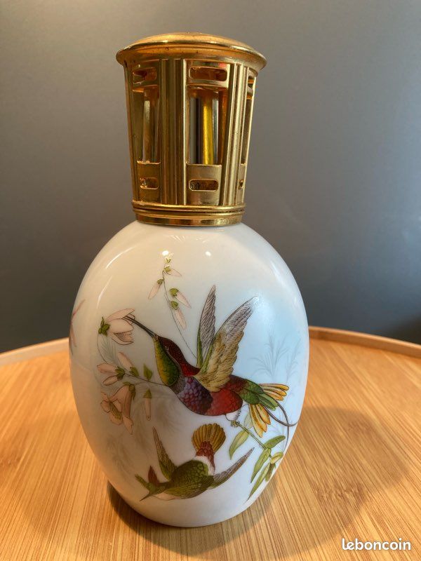 Lampe Berger ancienne en porcelaine de Limoges, Le Tréfle Limoges