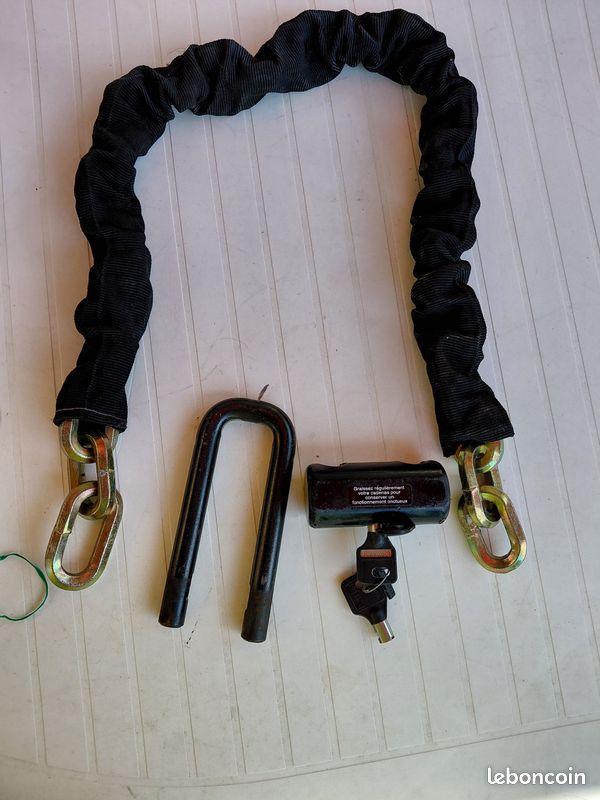 Chaine antivol pour moto ou scooter classe SRA comprenant une chaine, un U et le cadenas avec 2 clés (image 1)