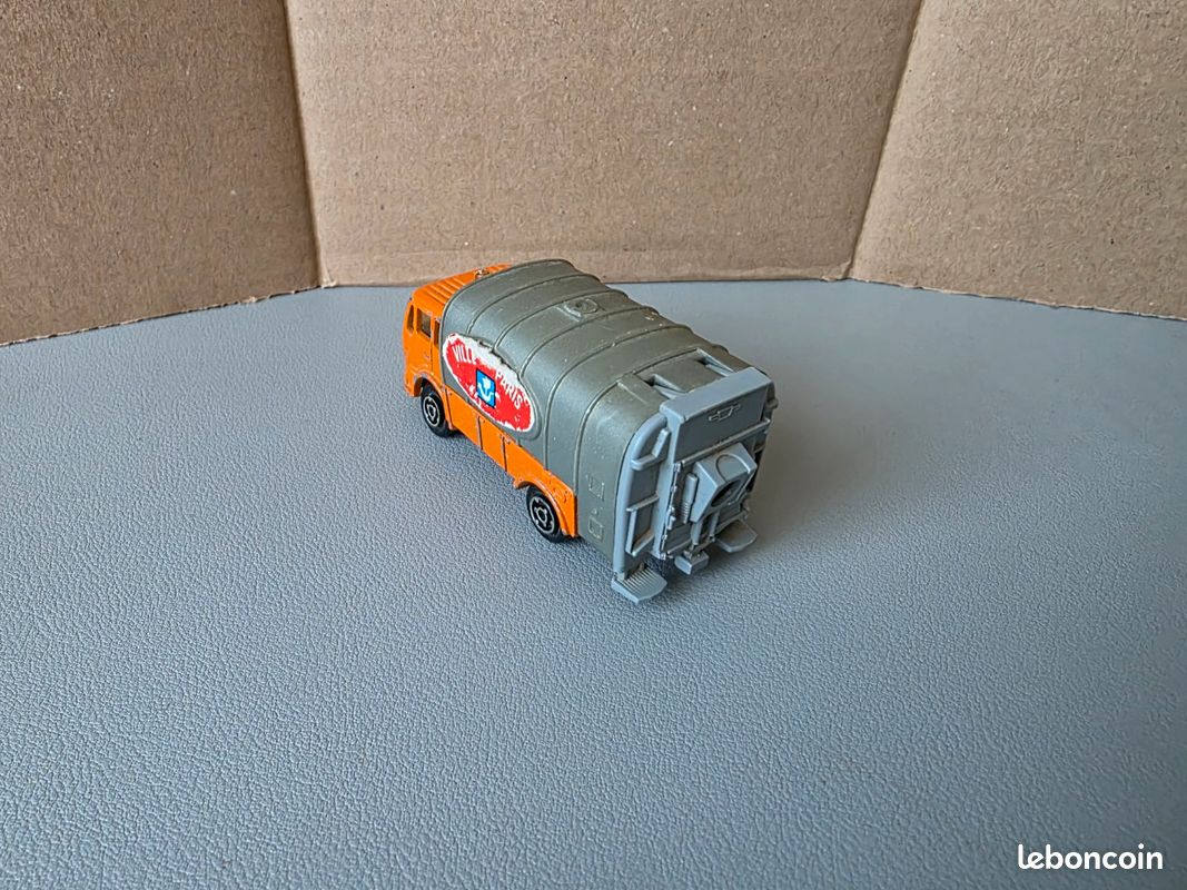 MAJORETTE - BERNARD - CAMION POUBELLE - REFUSE TRUCK - N°218 - 1/100