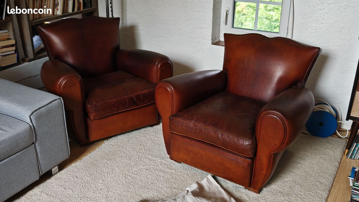 Paire de très beaux fauteuils club moustache en cuir de buffle (image 1)