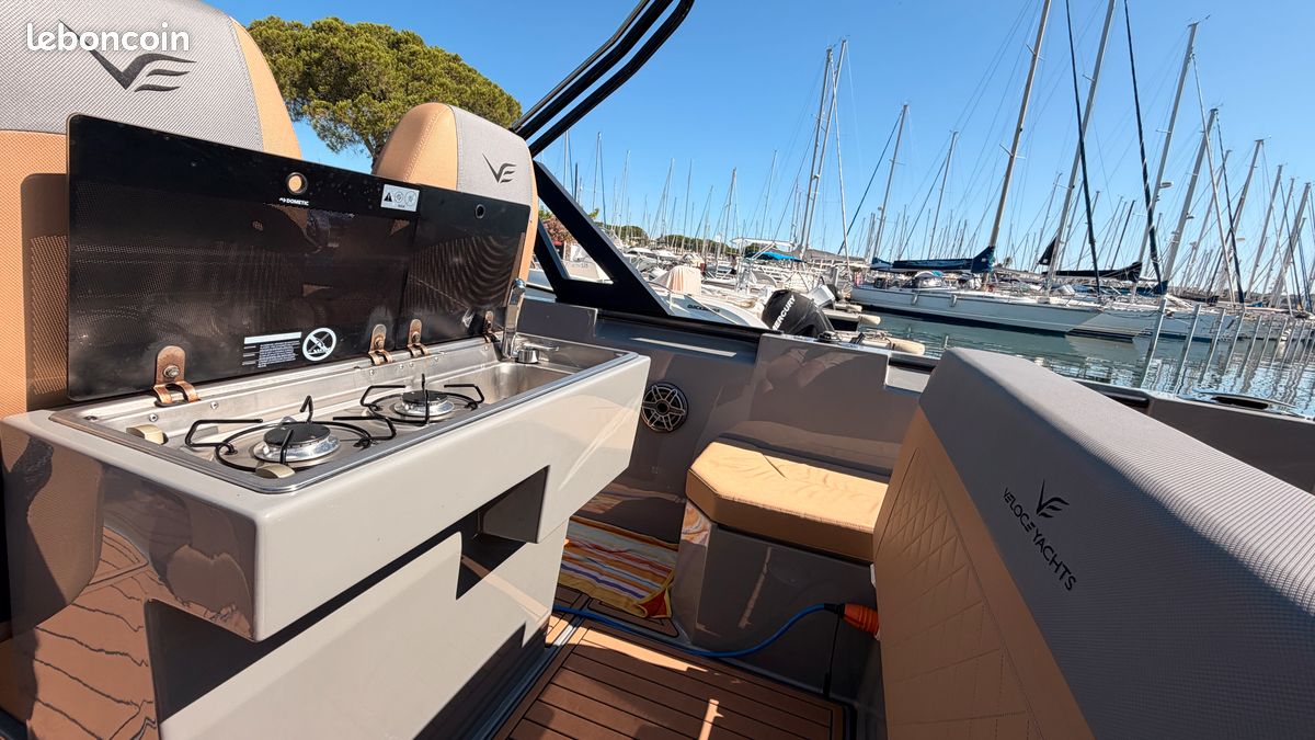 Veloce V 750 Bimini (image 5)