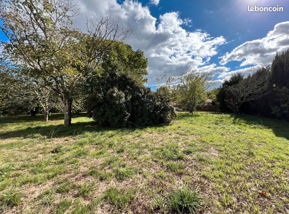 Terrain 1100 m² · à Saint-Pardon-de-Conques · 68 000 €