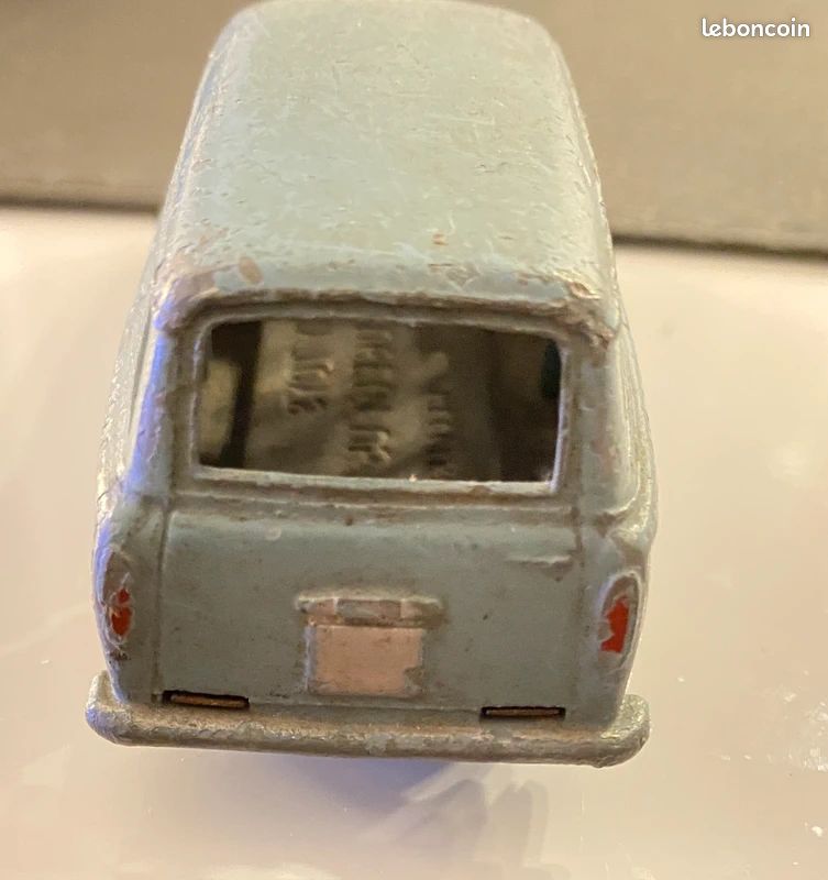 Modellino auto dinky toys 1:43 Peugeot 403 Berlina de agostini