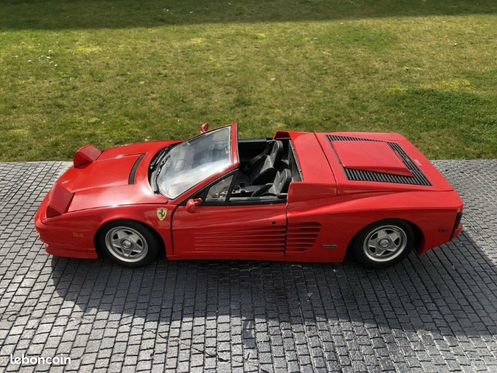 Pocher Ferrari Testarossa cabriolet 1/8 schaalmodellen (image 3)