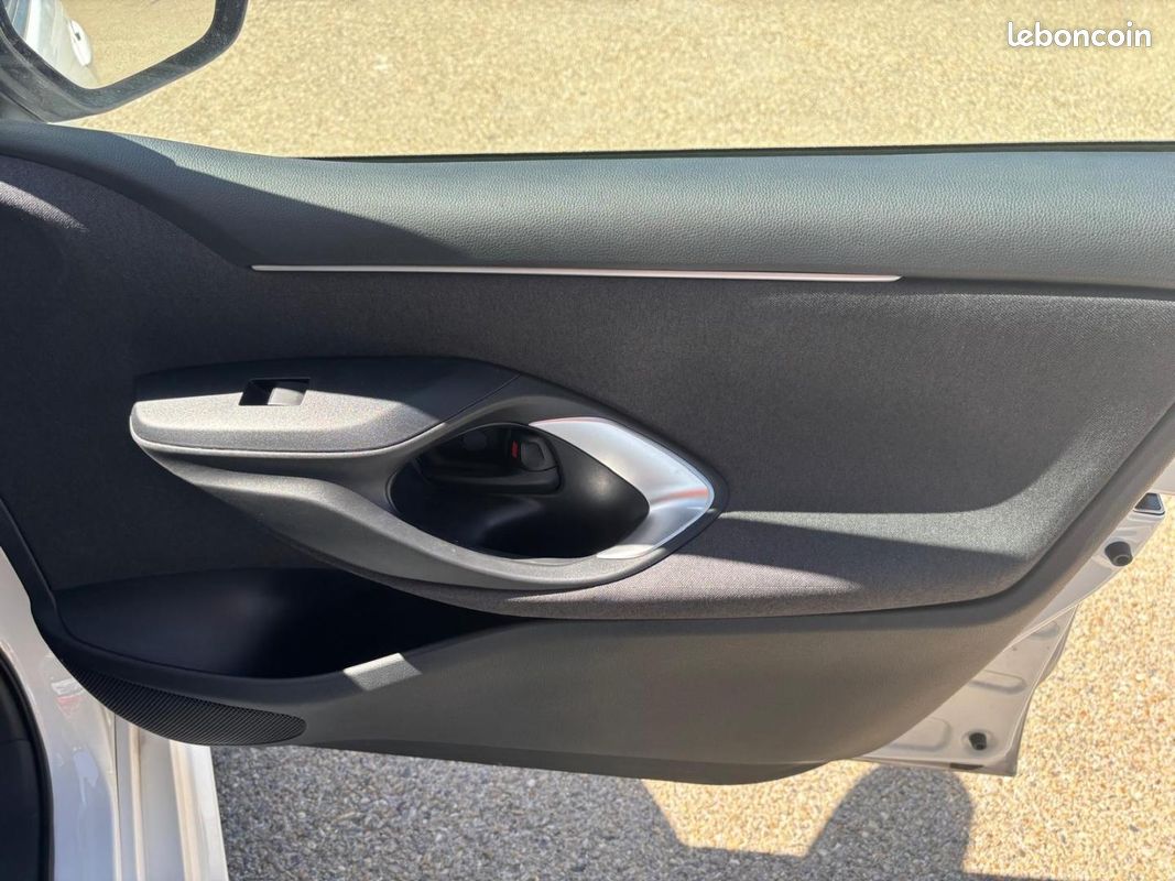 Toyota Yaris 120 VVT-i Dynamic Business 5p MC24 (image 5)