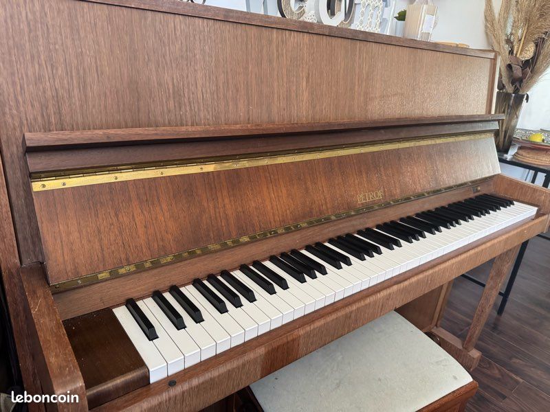 Piano Petrof (image 2)