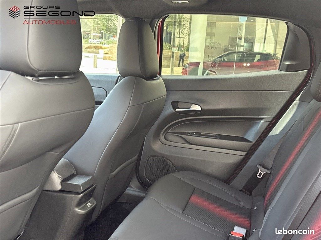 Alfa Romeo Junior 1.2 IBRIDA 145 CH EDCT6 Q4 Premium (image 21)