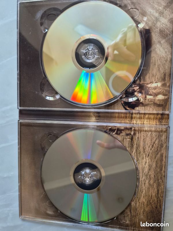 Coffret dvd z nation saison 1
4 dvd
Zombies (image 5)