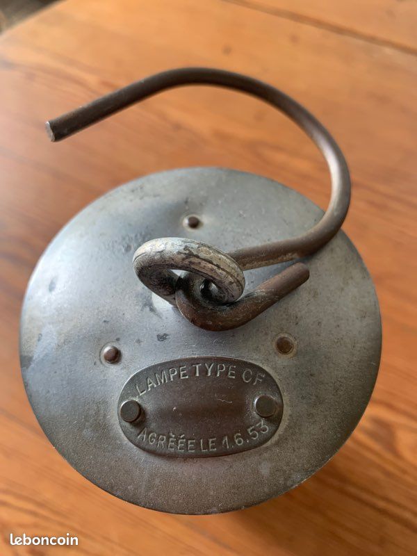 Outils anciens - Magnifique lampe de mineur ogival, type Arras électrique