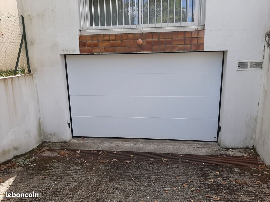 Parking/box 2 pièces 20 m² - Locations