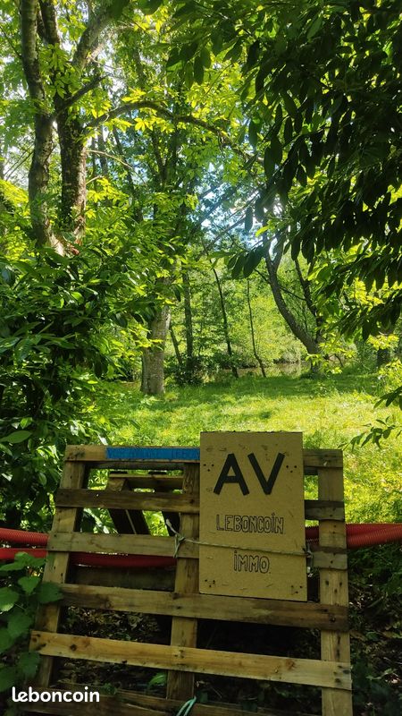 Terrain de loisirs...au bord de la rivière · à Corcoué-sur-Logne · 19 900 €