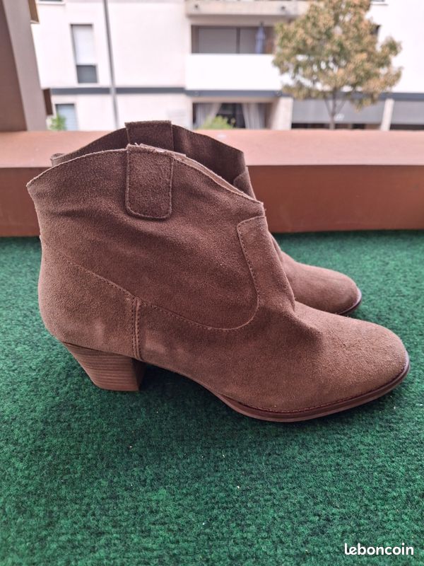 Bottines femme effet daim taupe – Taille 41 – Neuves
Descripti (image 1)