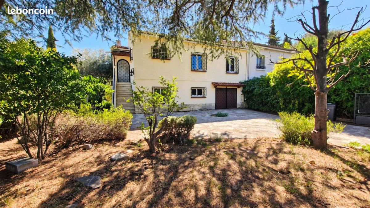 Maison 6 pièces 159 m² · à Villeneuve-lès-Avignon · 159 m² · 439 000 €