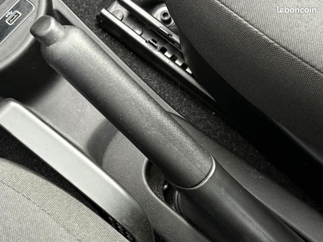 FIAT 500 Hybrid 70 avec Toit pano, Apple Car Play et Jantes alu 15\' (image 26)