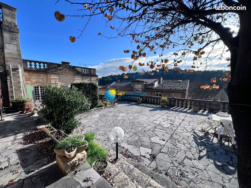 Maison 9 pièces 279 m² · à Jouques · 279 m² · 680 000 €