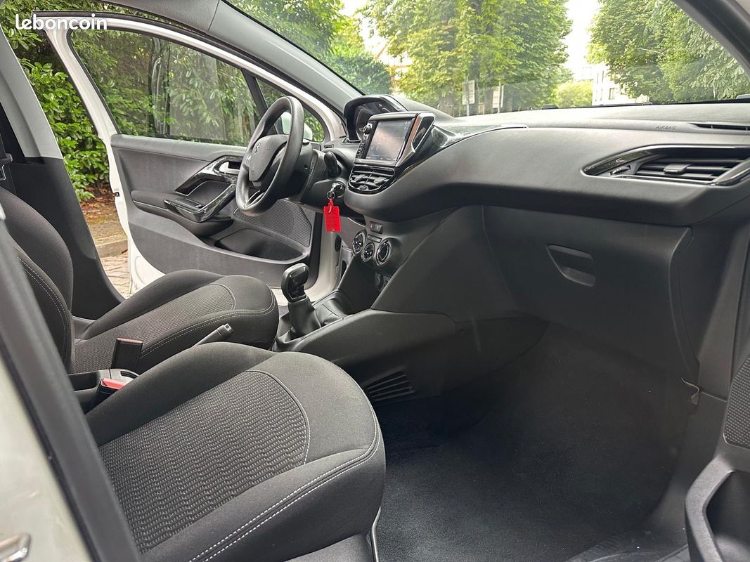 PEUGEOT 208 1.6 BlueHDi 75ch Active (image 6)