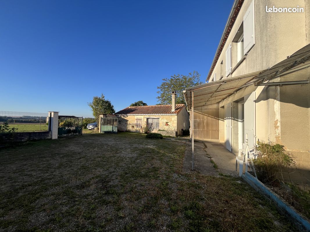 Maison 10 pièces 182 m² · à Villejoubert · 182 m² · 183 000 €