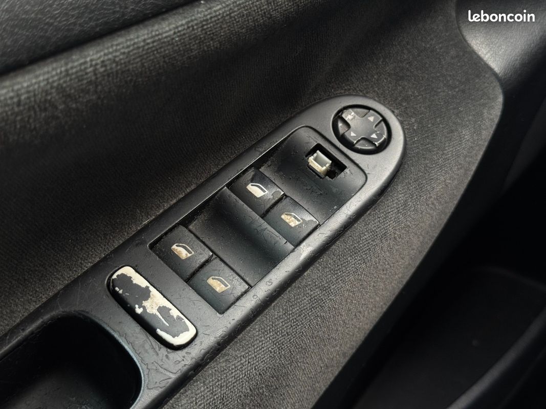 PEUGEOT 207 1.6 120ch Exécutive - 2ème Main / Courroie Accessoire OK (image 10)