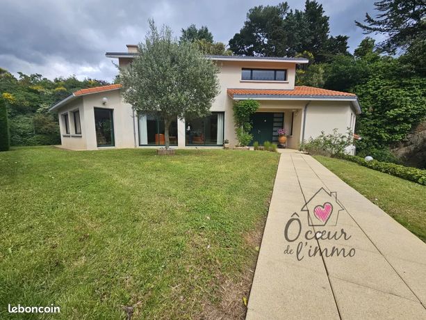 Propriété 8 pièces 231 m²