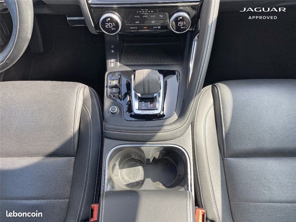 Jaguar E-PACE P-300E CH PHEV AWD BVA R-Dynamic SE (image 23)