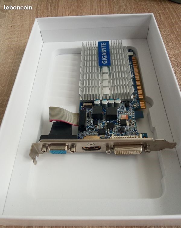 Carte graphique GIGABYTE GV-N210SL-1GI (image 1)
