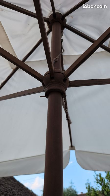 Parasol avec pied en bois sans le socle (image 2)