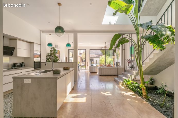 Maison 7 pièces 300 m² — 8
