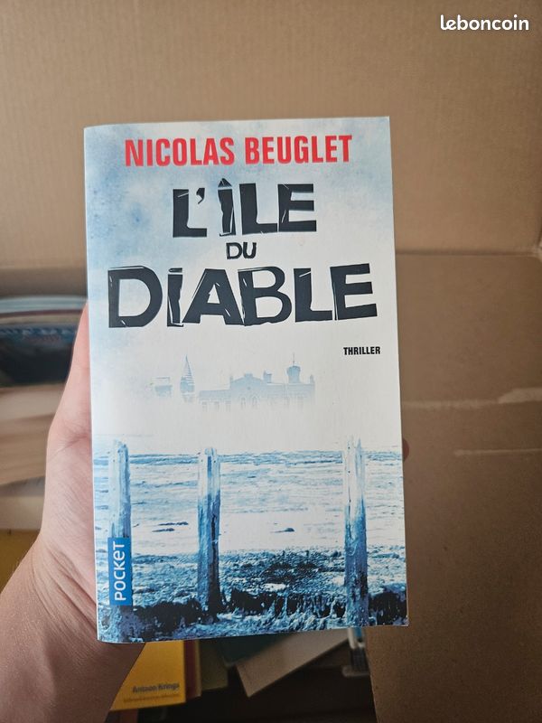 Livres l'île du diable, de Nicolas Beuglet (image 2)