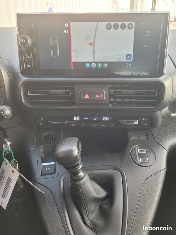 FIAT DOBLO COMBI 05 PLACES 1.5 Blue HDI 100 CH NEUF avec 2 PORTES LATÉRALES - CARTE GRISE N1 - CAMIONNETTE / T.V.A RÉCUPÉRABLE / ÉXONÉRÉ DE T.V.S ET SANS MALUS ÉCOLOGIQUE ( Prix de Vente 22 490 HT ) (image 6)