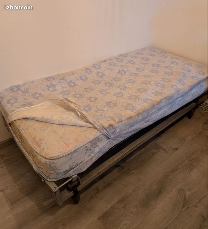 Sommier métallique avec son matelas (image 2)