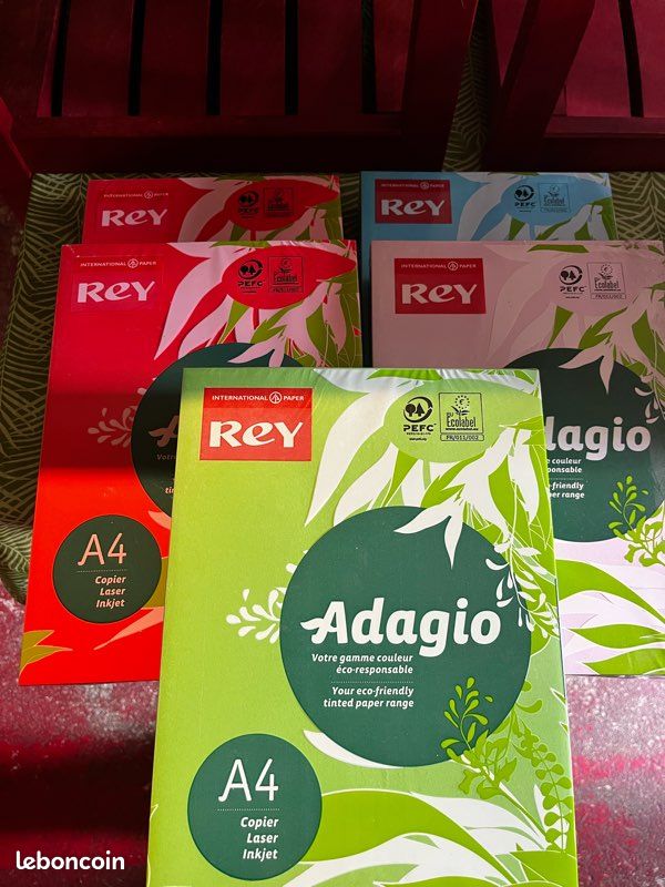 Ramette de papier couleur (image 1)