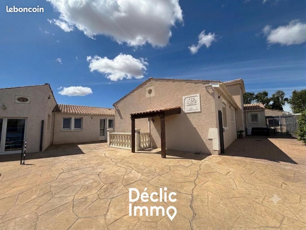 Maison 10 pièces 351 m² · à La Jarrie · 351 m² · 880 000 €