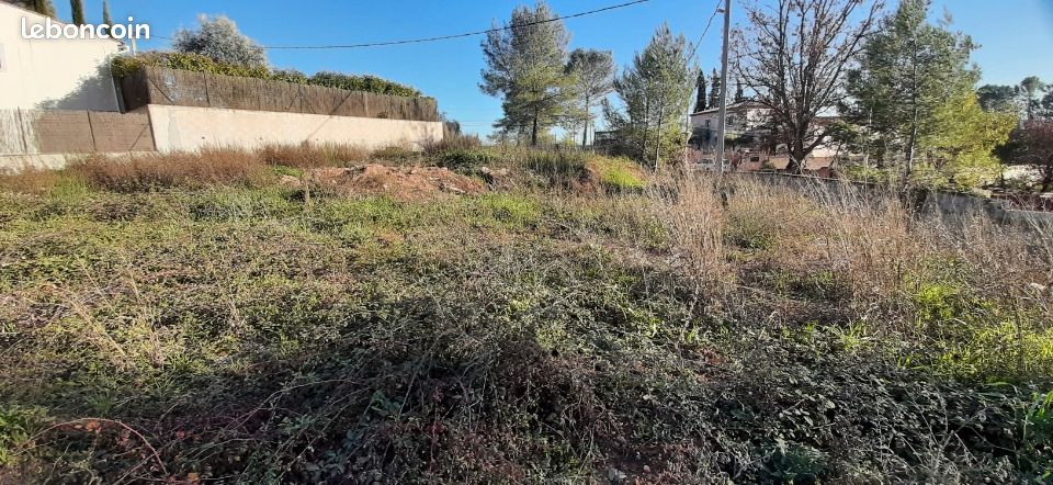 Terrain 696 m² · à La Motte · 220 000 €