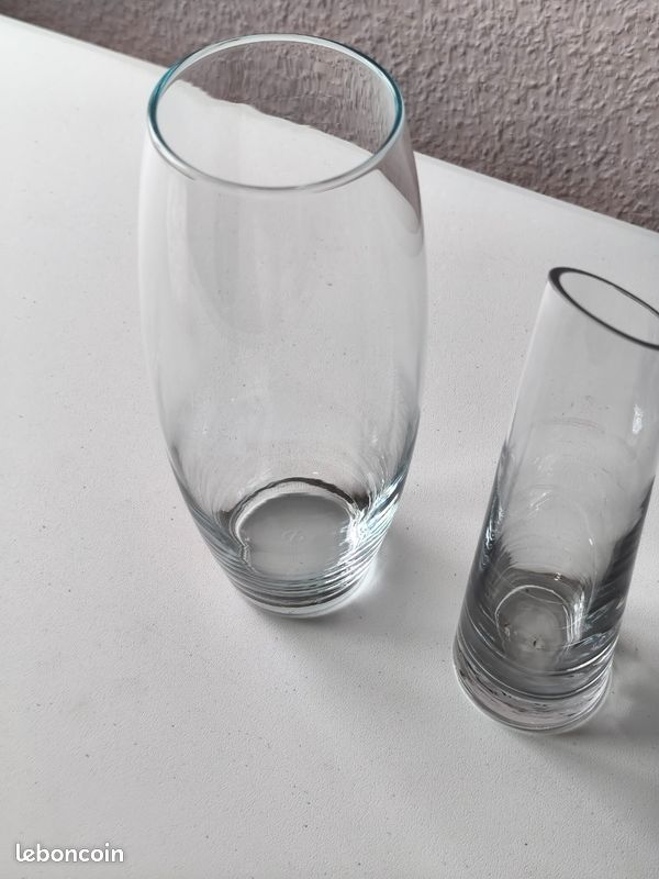 Vases (image 1)