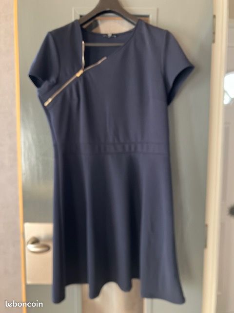 Robe bleu foncé en 46 (image 1)