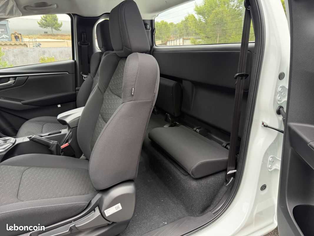 Isuzu D-Max Space Cab (Space 2+2) Evolution 2.2 Ddi BVA — Neuf 2026 - Pas de malus (image 10)