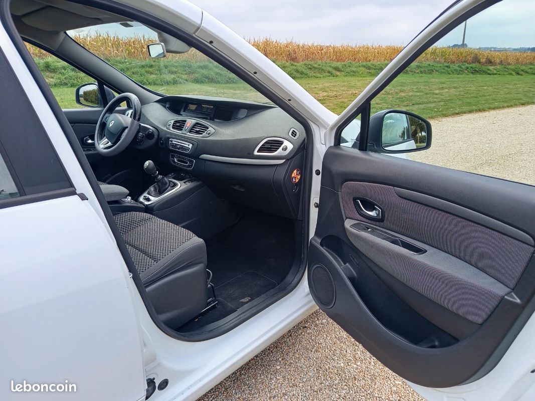 Renault Scenic 2011 photo 3